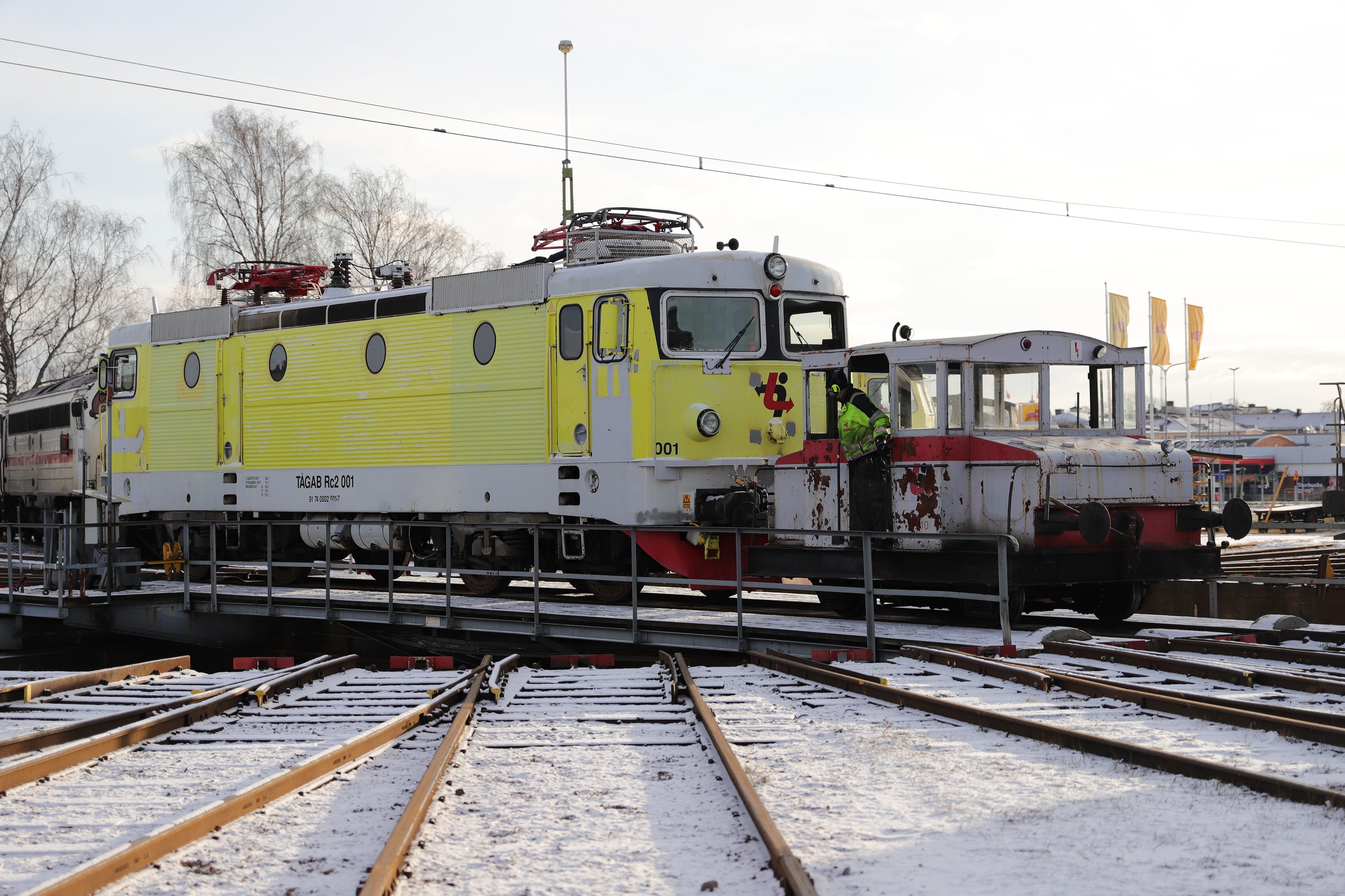 Lok på vändplatta på Tågab.